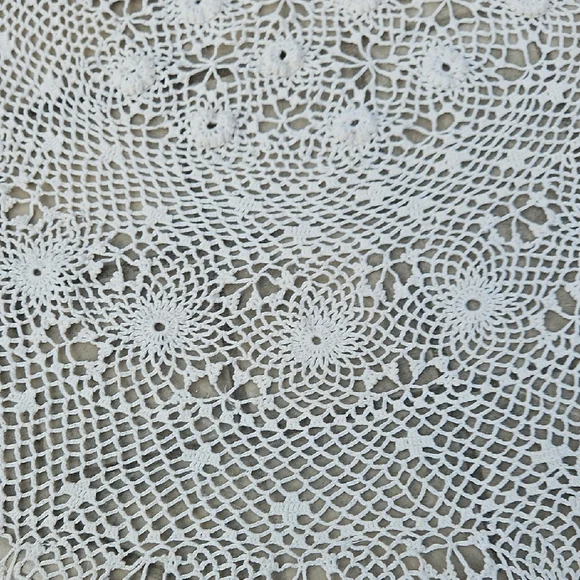 Vintage Round Oval Cotton Ivory Hand Crochet Tablecloth - Picture 12 of 17